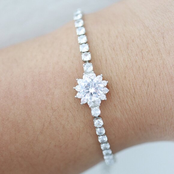 Sterling Silver Flower Style Halo 2CT Simulated Diamond  S925 2ct Clear Moissanite Diamond Flower Halo Style Bracelet Sterling Silver